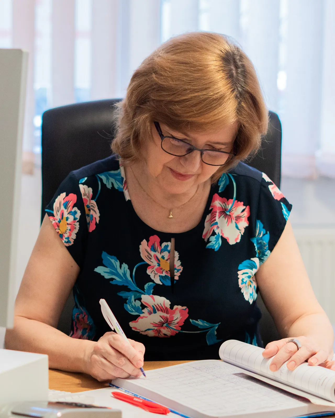 Dr. Daniela Mariș în cabinet